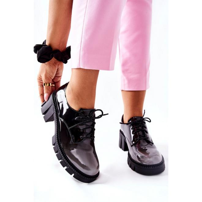 Čierno-sivé dámske lakované topánky s masívnou podrážkou