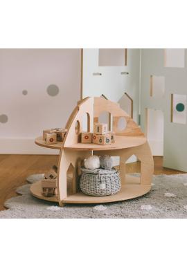 Drevený detský domček s okrúhlymi policami
