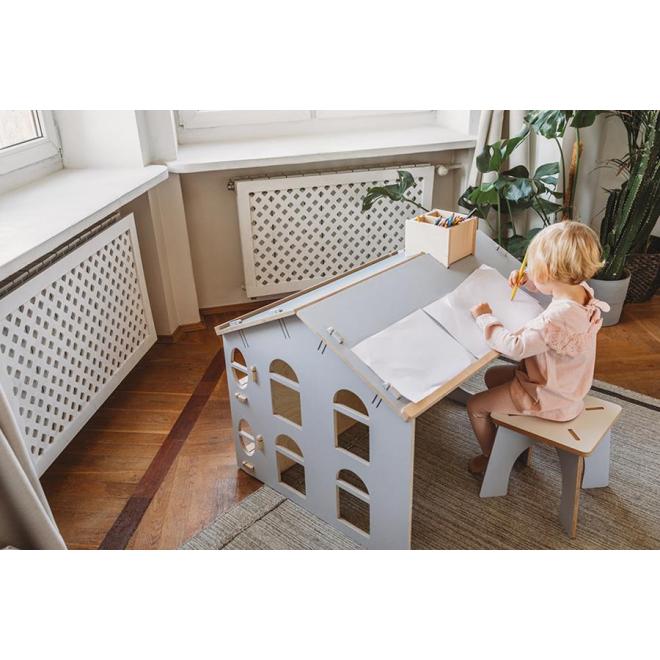 Detský drevený stôl v podobe domčeka