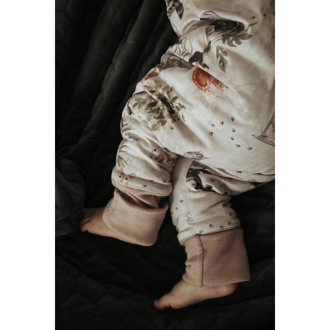 Detský spací vak s nohavicami z kolekcie mačacie príbehy