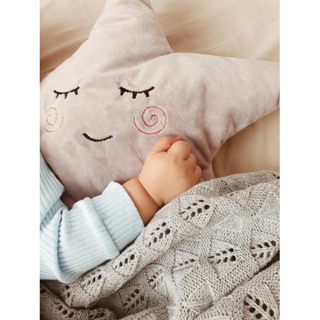 Sivý detský vankúšik v tvare hviezdy