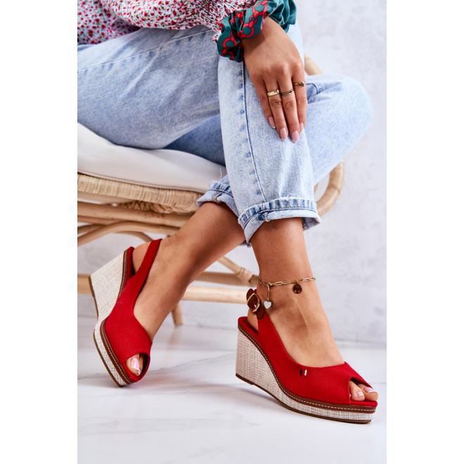 E-shop Dámske červené sandále na klínovom podpätku
