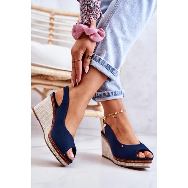 E-shop Modré dámske sandále na klínovom podpätku
