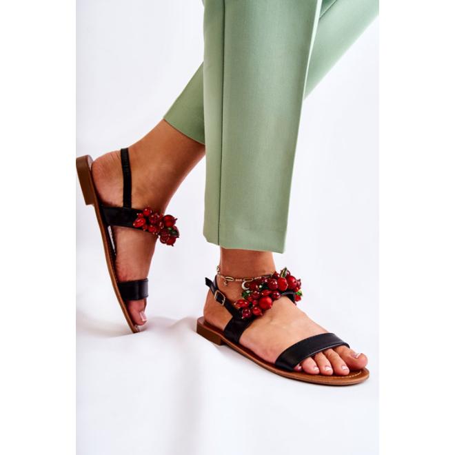 E-shop Dámske čierne sandále zdobené korálkami