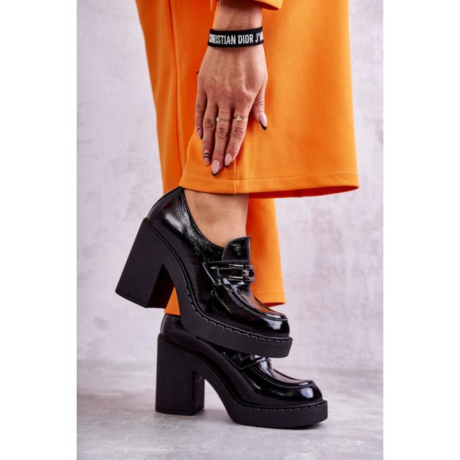 E-shop Lakované čierne topánky pre dámy