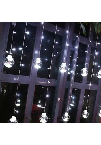 Vianočné LED svetielka s guľami v studenej farbe