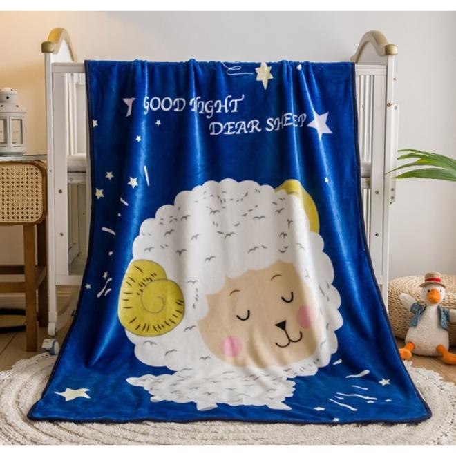 E-shop Modrá detská deka s ovečkou - 100x150 cm