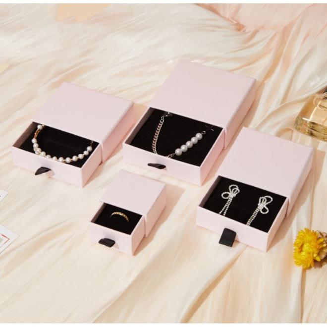 E-shop Darčeková krabička na šperky v ružovej farbe