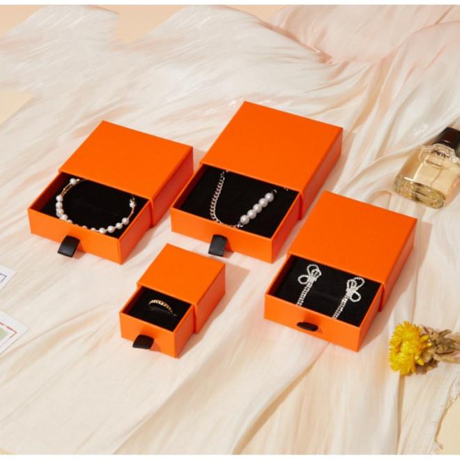 Darčeková oranžová krabička na šperky