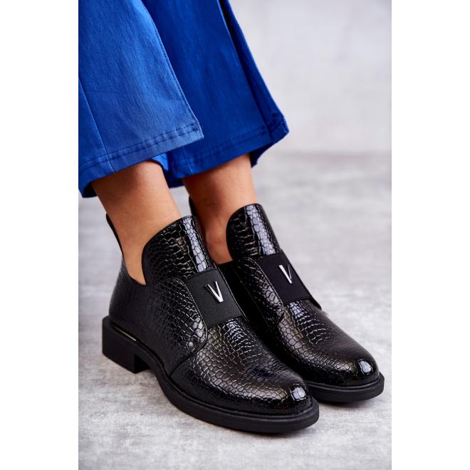 E-shop Lakované čierne dámske topánky s výrezom
