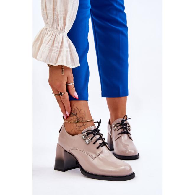 E-shop Lakované béžové dámske topánky na podpätku