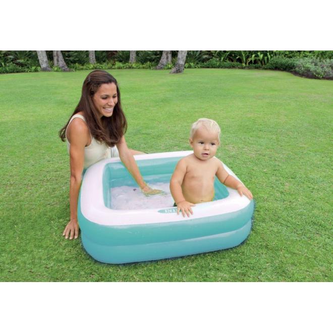 Detský bazén v modrej farbe