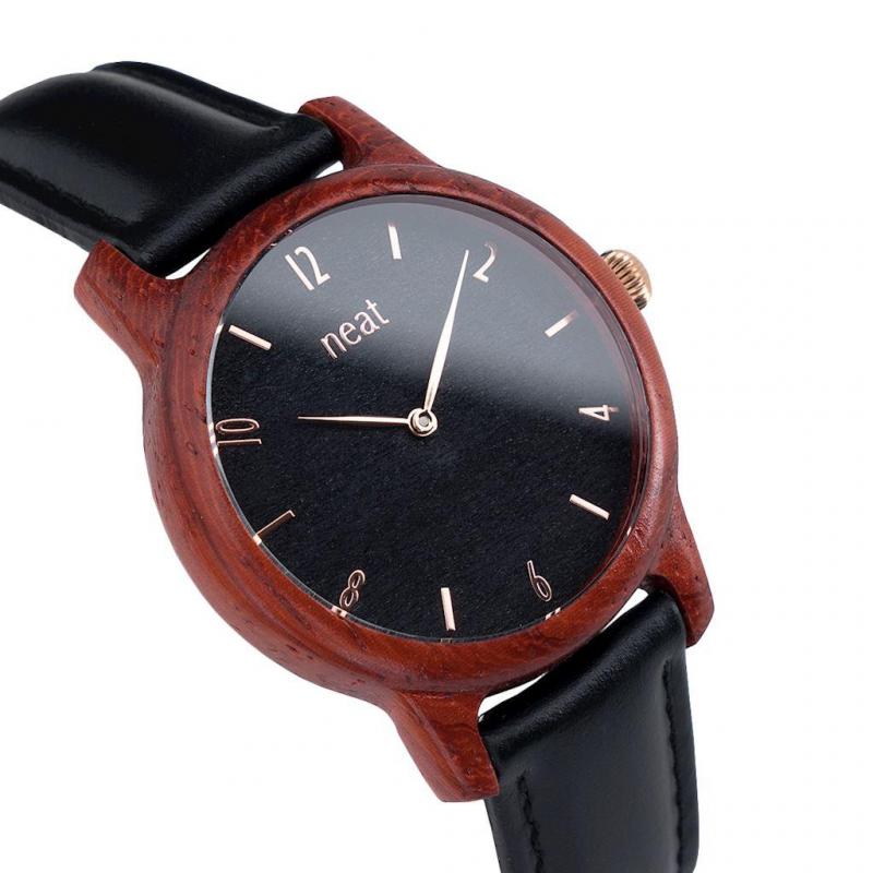 Drevené dámske hodinky hnedo-sivej farby s koženým remienkom