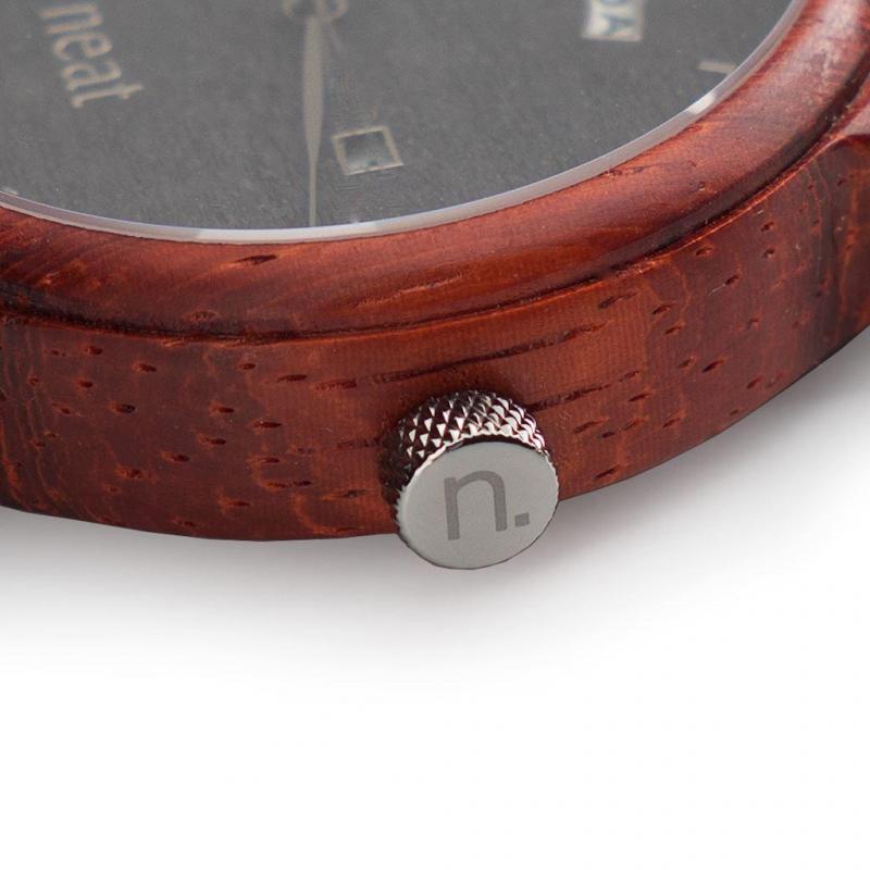 Pánske drevené hodinky s koženým remienkom v hnedo-modrej farbe