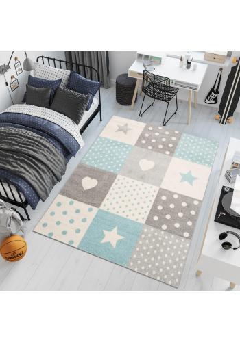 Bielo-tyrkysový koberec so vzormi