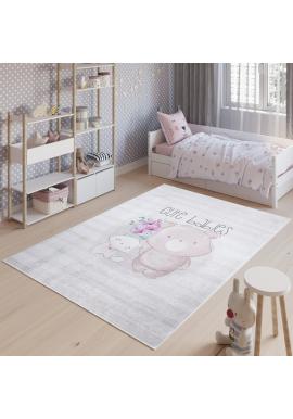 Koberec s detským motívom