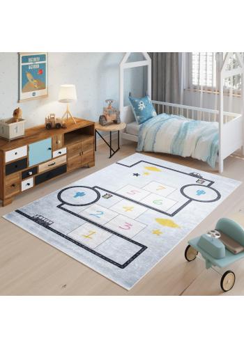 Modrý koberec s hrou pre deti