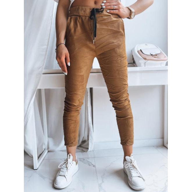 E-shop Pokrčené dámske nohavice hnedej farby