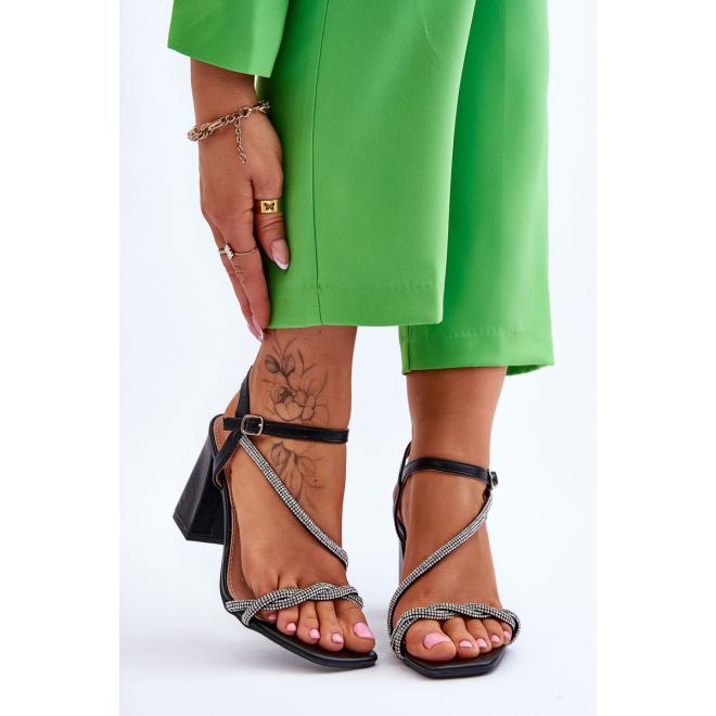 E-shop Dámske čierne sandále so zirkónmi na podpätku