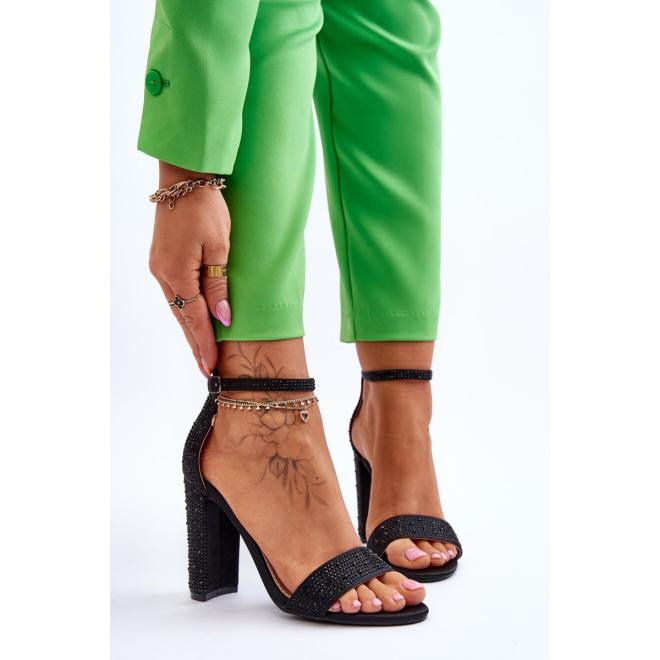E-shop Čierne dámske sandále na podpätku