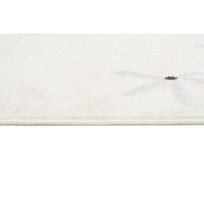 Biely koberec s obrázkom pre deti