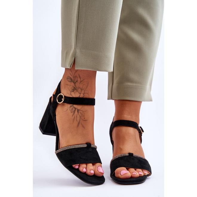 E-shop Semišové čierne sandále na podpätku