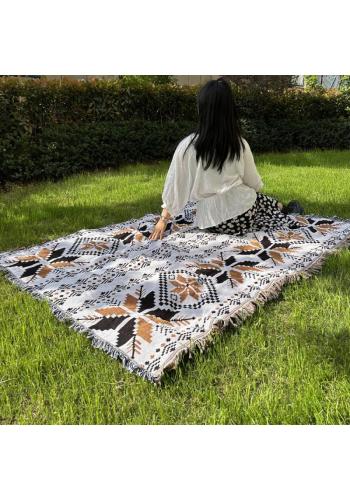 Obojstranná pletená BOHO deka so strapcami
