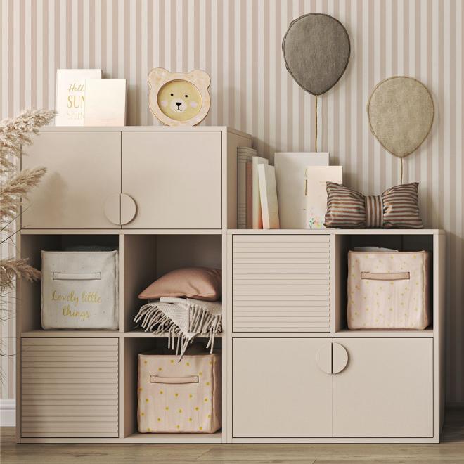 Tapeta na stenu s béžovými pásikmi