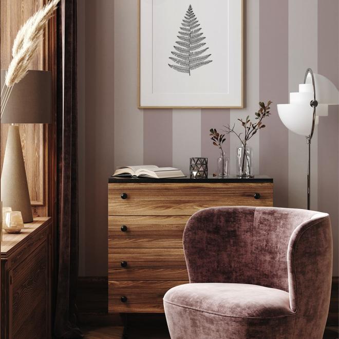 Pruhovaná dekoračná tapeta na stenu