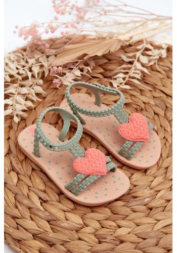 Dievčenské zelené sandále so srdiečkom