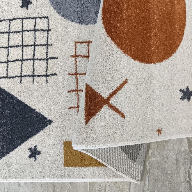 Detský farebný koberec s geometrickými vzormi