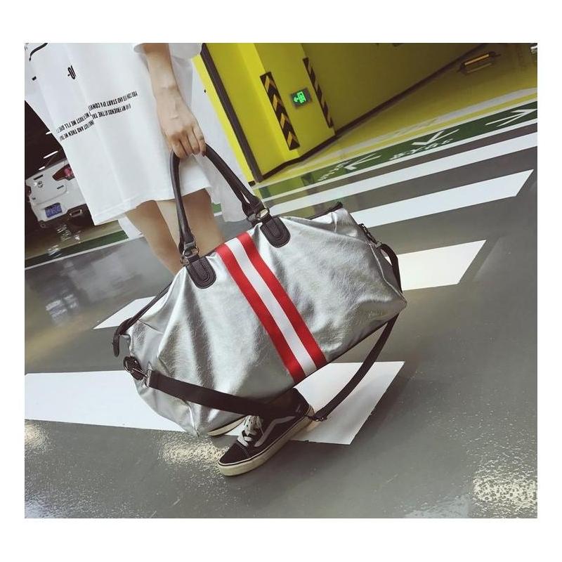 E-shop Strieborná taška s kontrastnými pásmi pre dámy