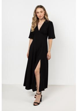 Rozšírené čierne šaty s véčkovým výstrihom