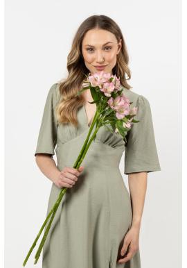 Zelené rozšírené šaty s véčkovým výstrihom