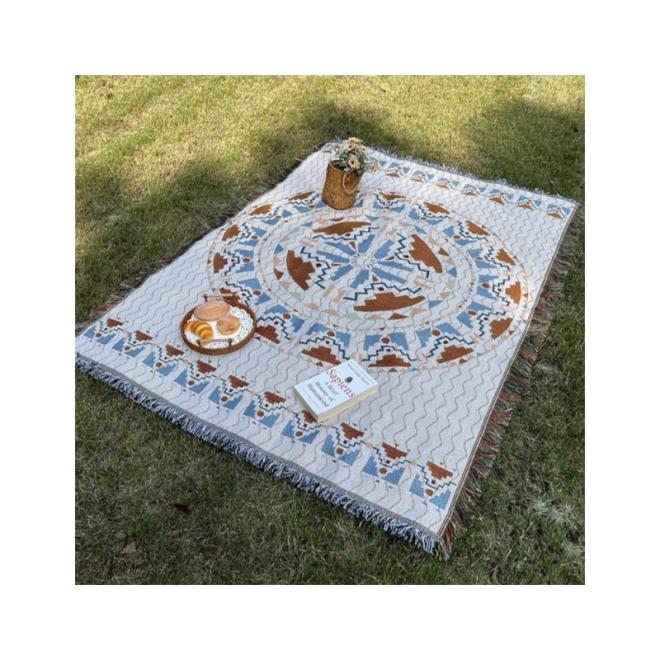 Obojstranná pletená BOHO deka so strapcami