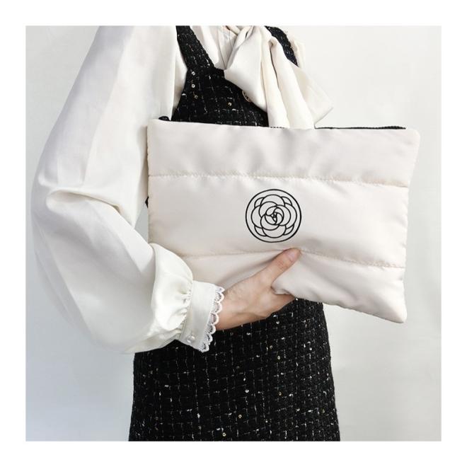 Veľká biela kozmetická taška