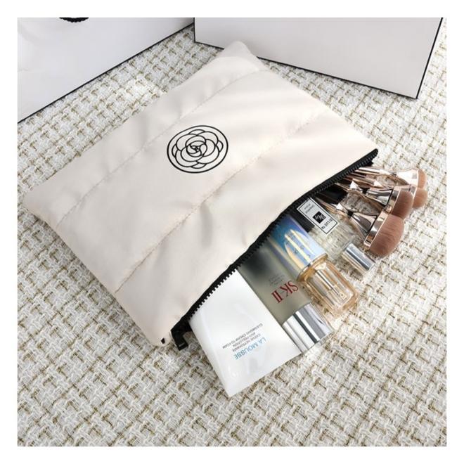 Veľká biela kozmetická taška