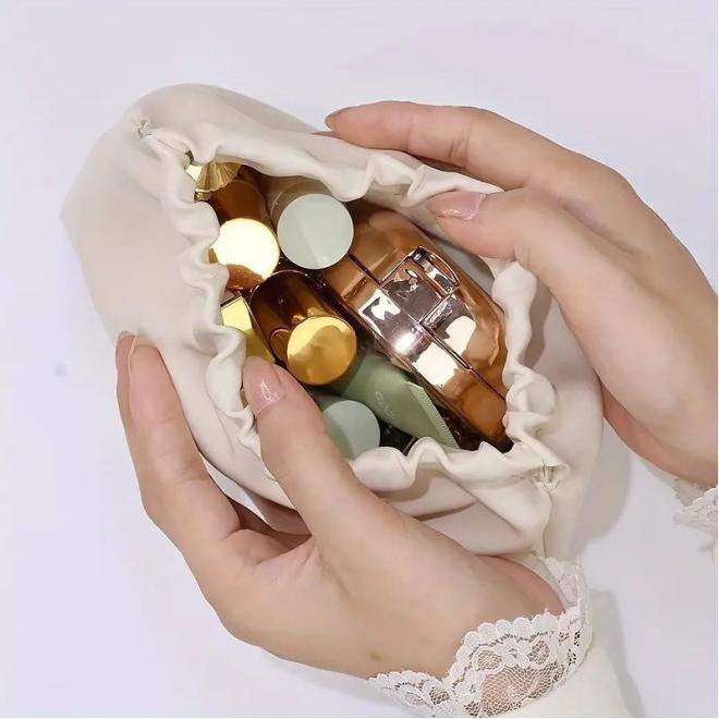 Kožená béžová kozmetická taška - S