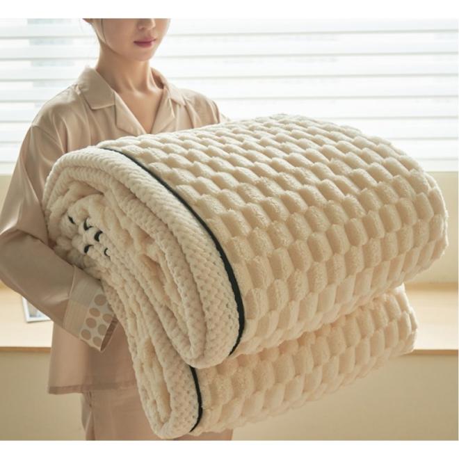 Mäkká plyšová deka krémovej farby - 180x200 cm