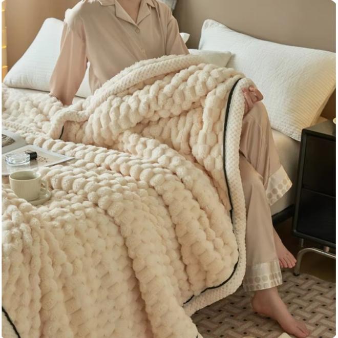 Mäkká plyšová deka krémovej farby - 180x200 cm