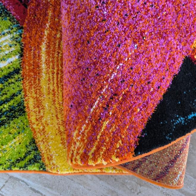 Detský koberec s farebným motívom