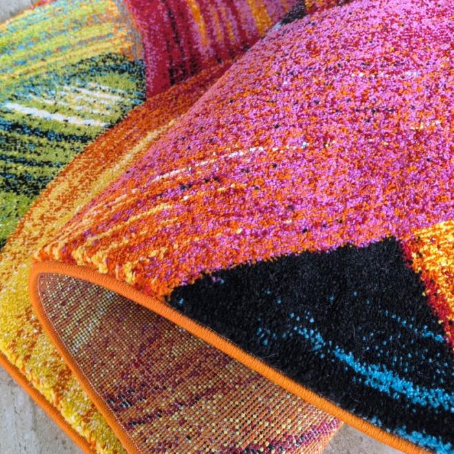 Detský koberec s farebným motívom