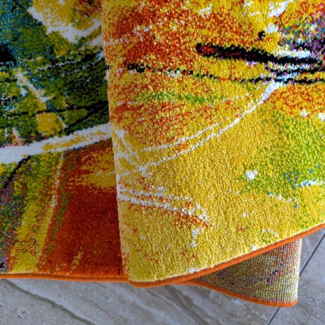 Detský koberec s farebným dizajnom