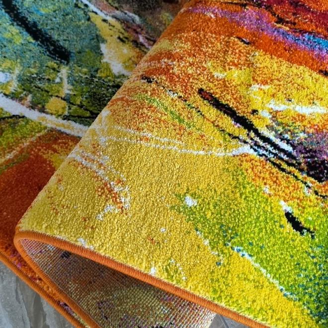 Detský koberec s farebným dizajnom