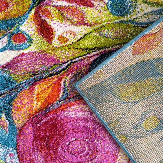 Detský koberec s farebným dizajnom