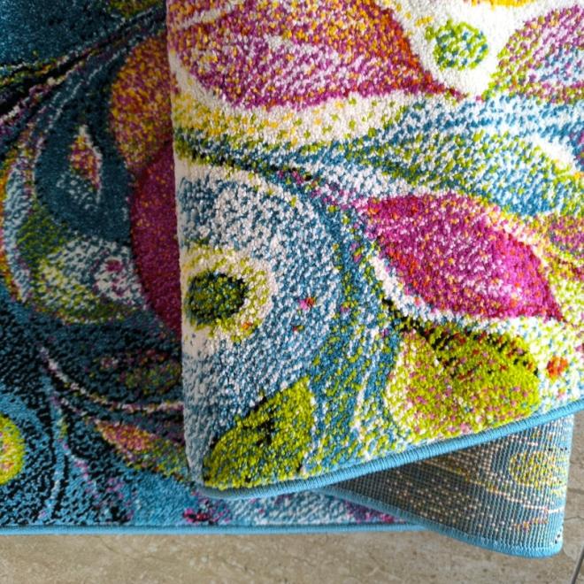 Detský koberec s farebným dizajnom