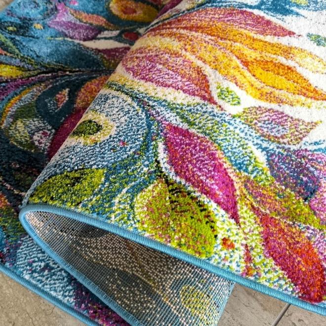 Detský koberec s farebným dizajnom