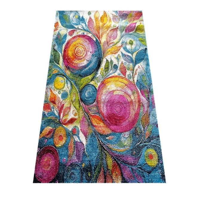 Detský koberec s farebným dizajnom