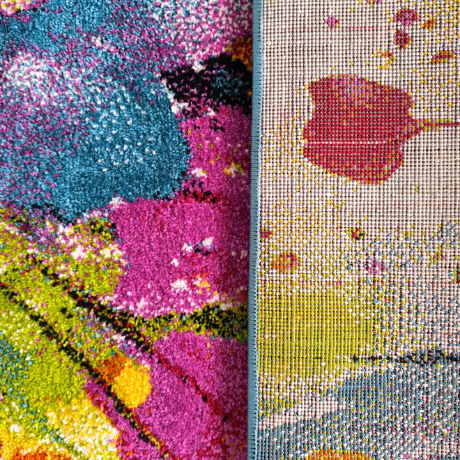 Detský koberec s farebným dizajnom kvetov