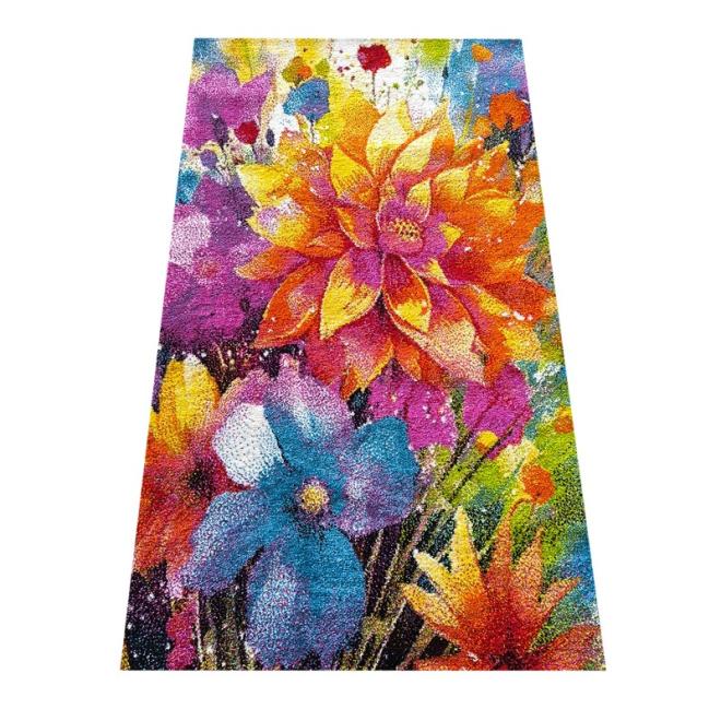 Detský koberec s farebným dizajnom kvetov